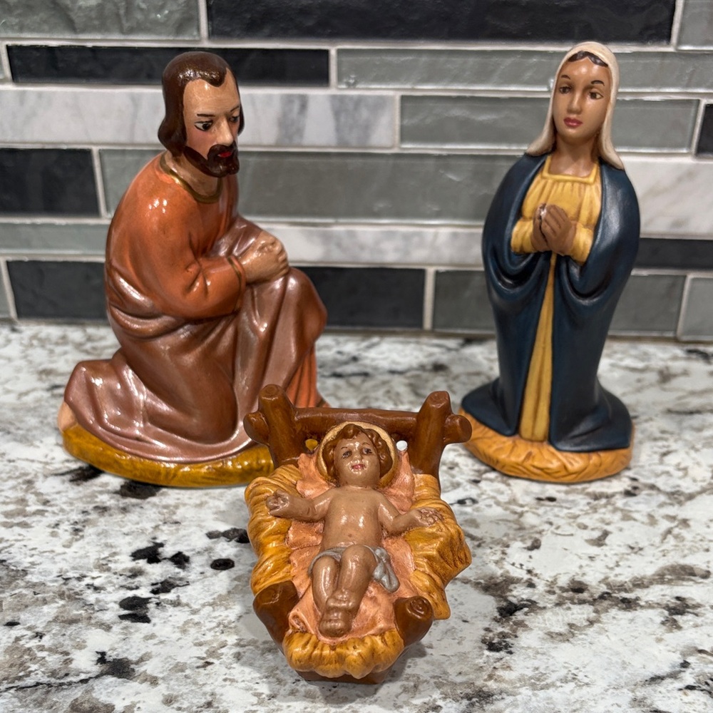 Nativity Figurine Set with Mary, Joseph, and Baby Jesus